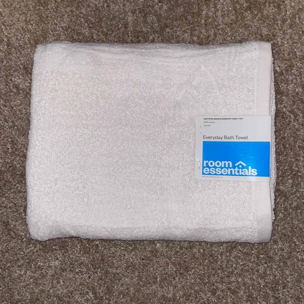 Room Essentials Everyday Bath Towel🆕
